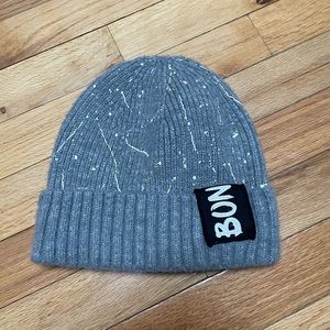 Grey ribbed beanie with white splatter